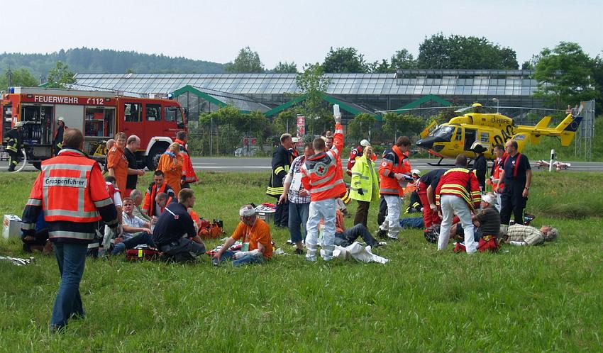 Schwerer Unfall mit Reisebus Lohmar Donrather Dreieck P014.JPG